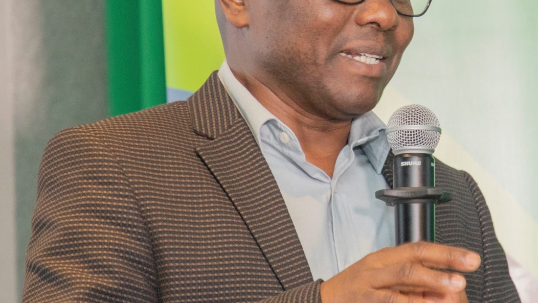 Ken Mwathe, BirdLife International Africa addresses journalists at a media science café on
biodiversity that was organised by African Biodiversity Consortium Group and MESHA on August 22,
2023. He said that protecting intact ecosystems is a key climate solution.