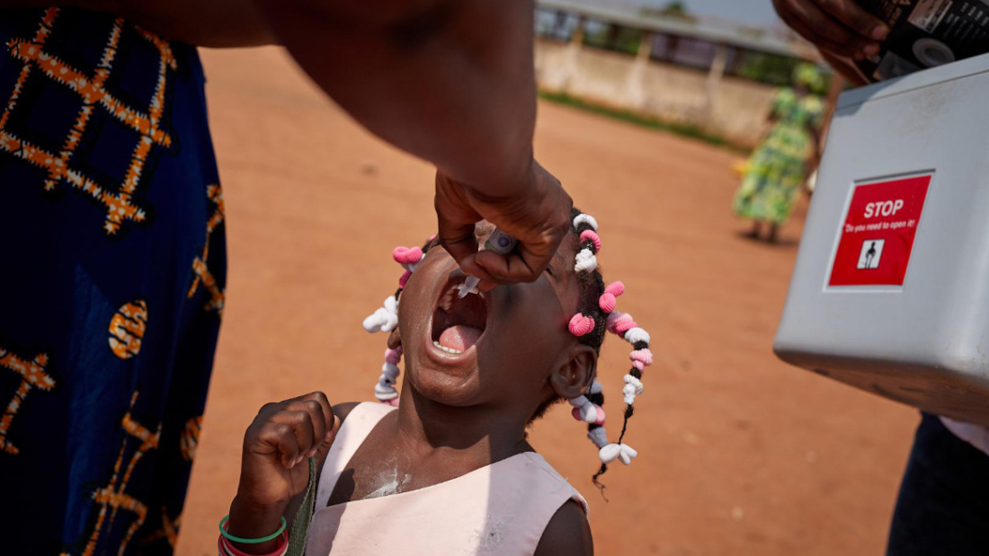 Little girl receiving polio drops. Kenya is determined to ensure that every child receives protection from polio, bringing the nation closer to a polio-free future.

PHOTO I WHO/AFRO