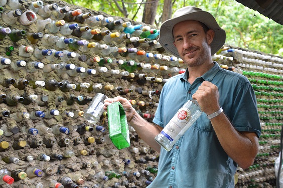 Man on a mission to rid Indian Ocean of plastic waste